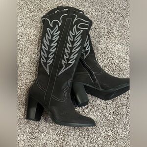 Mia Black Western boots.